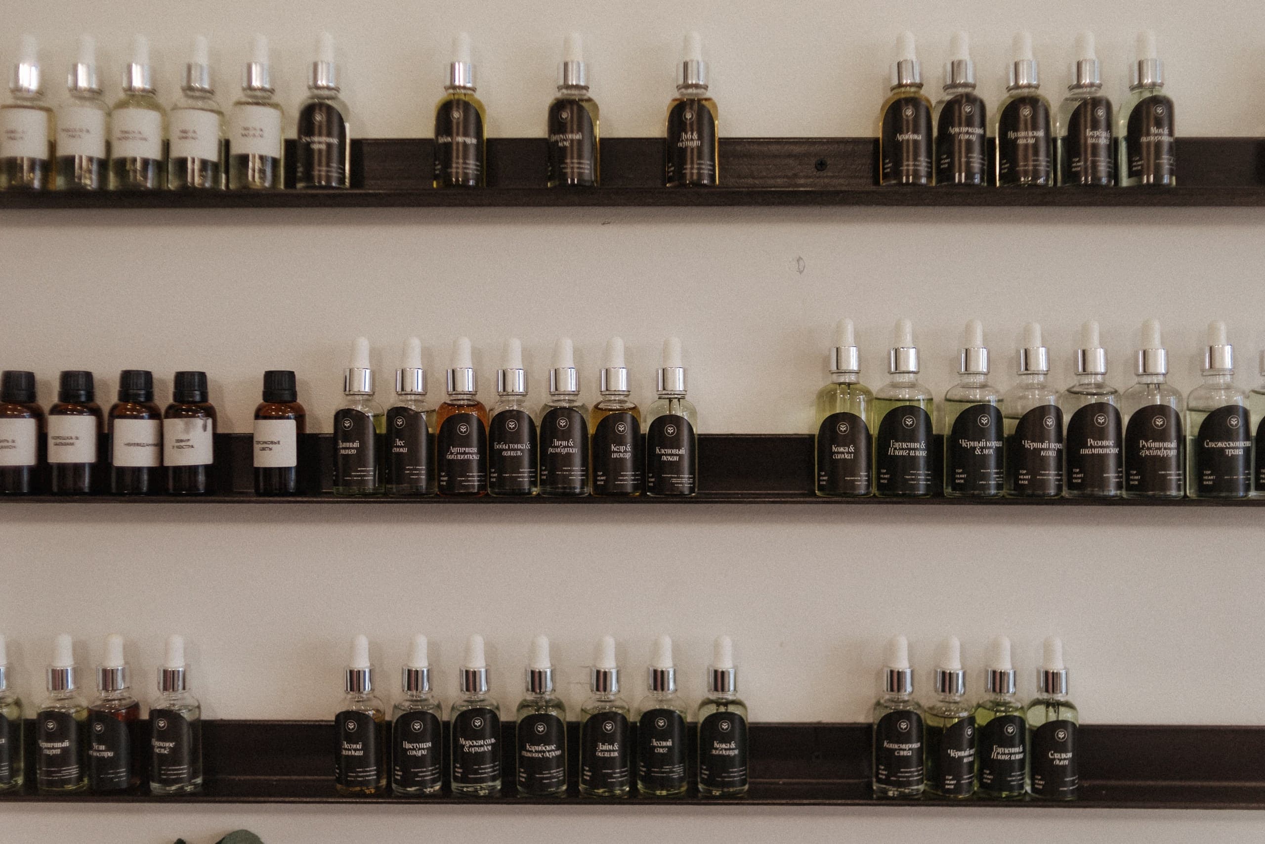 Флаконы с ароматами Onegia