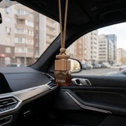 Автомобильный ароматизатор Хлопок в авто на фоне города